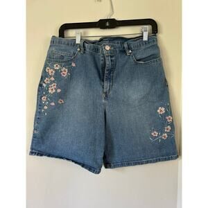 Gloria Vanderbilt Amanda  Slimming Effect Floral Embroidered Mid Rise Short 12